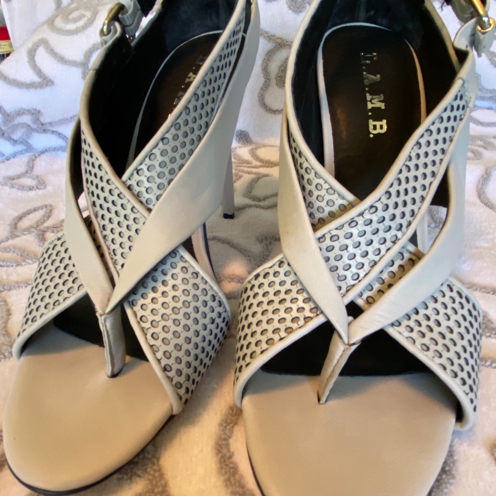 Beautiful grey heels will not be disappointed